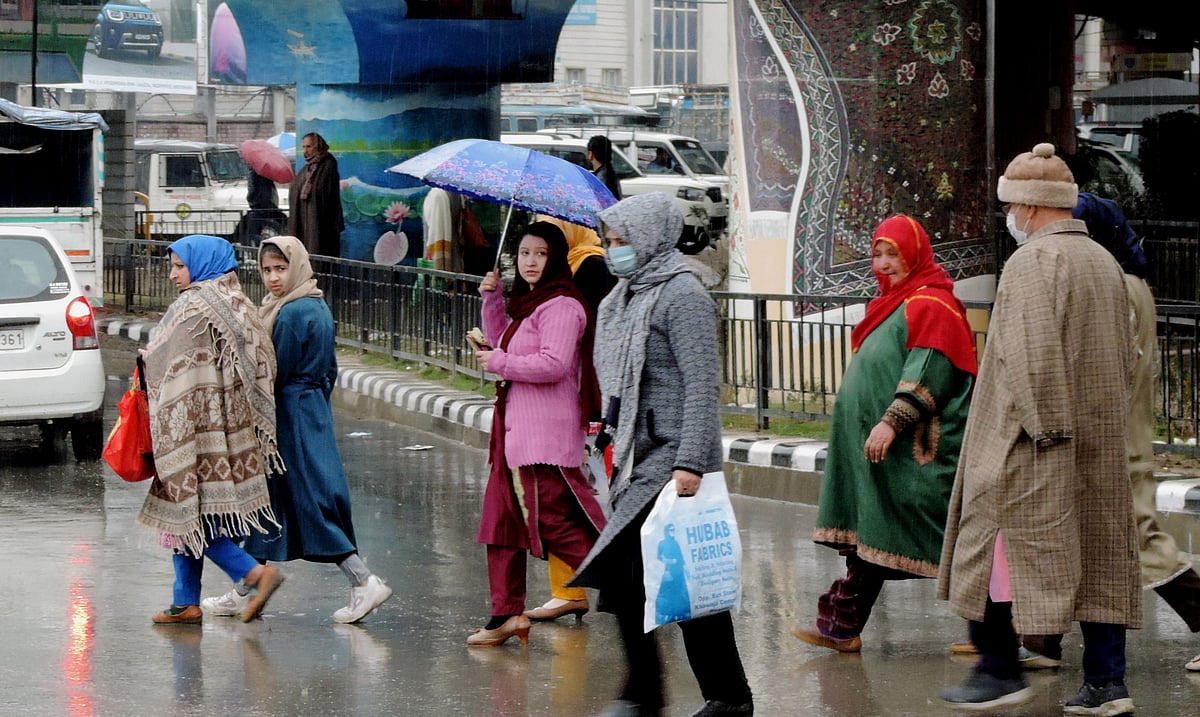 کشمیر: بارشوں کے بعد درجہ حرارت میں کمی واقع، 4 اپریل تک موسم خشک رہنے کی پیش گوئی