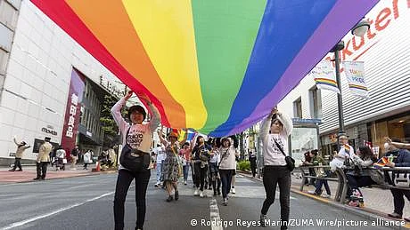 ترقی یافتہ لیکن روایت پسند جاپان میں دھماکا خیز عدالتی فیصلہ