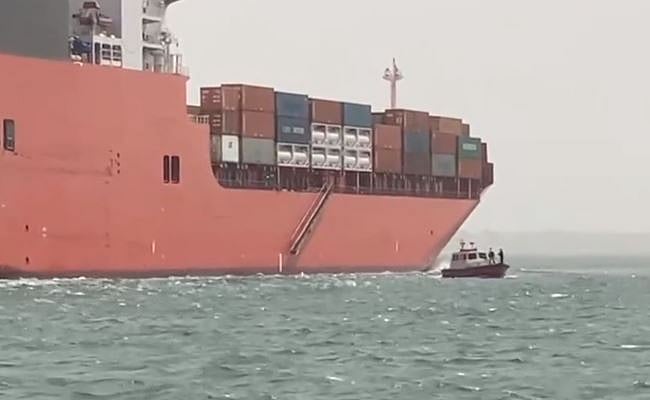 نہر سوئز سے دیو ہیکل جہاز کو نہیں نکالا جاسکا، پٹرول اور سامان کی سپلائی متاثر ہونے کا اندیشہ