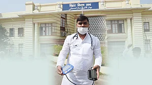 ’نتیش 43 سیٹوں پر محدود ہونے سے آگ بگولہ!‘ آر جے ڈی ایم ایل اے بلڈ پریشر مشین لے کر اسمبلی پہنچے