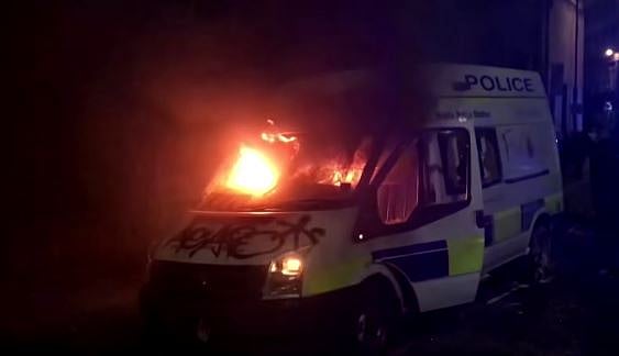 برسٹل میں مظاہرین اور پولیس کے مابین جھڑپیں