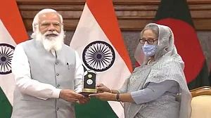 اہم خبریں: ہندوستان اور بنگلہ دیش کے درمیان 5 اہم معاہدوں پر دستخط