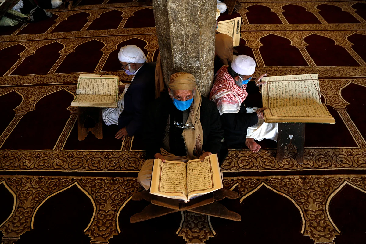 کورونا بحران کے دوران ماہ رمضان کا آغاز، کیا آن لائن عبادت ممکن ہے؟