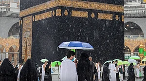 المسجد الحرام میں موسلا دھار بارش کے دوران سب معمول کے مطابق کیسے ہوا؟