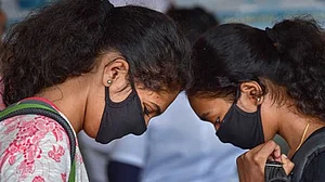 ایک دن میں کورونا کے  پھر آئے ایک لاکھ سے زیادہ نئے معاملے، عوام میں خوف