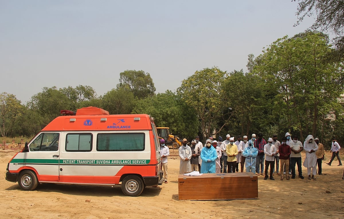 دہلی گیٹ قبرستان میں نماز جنازہ