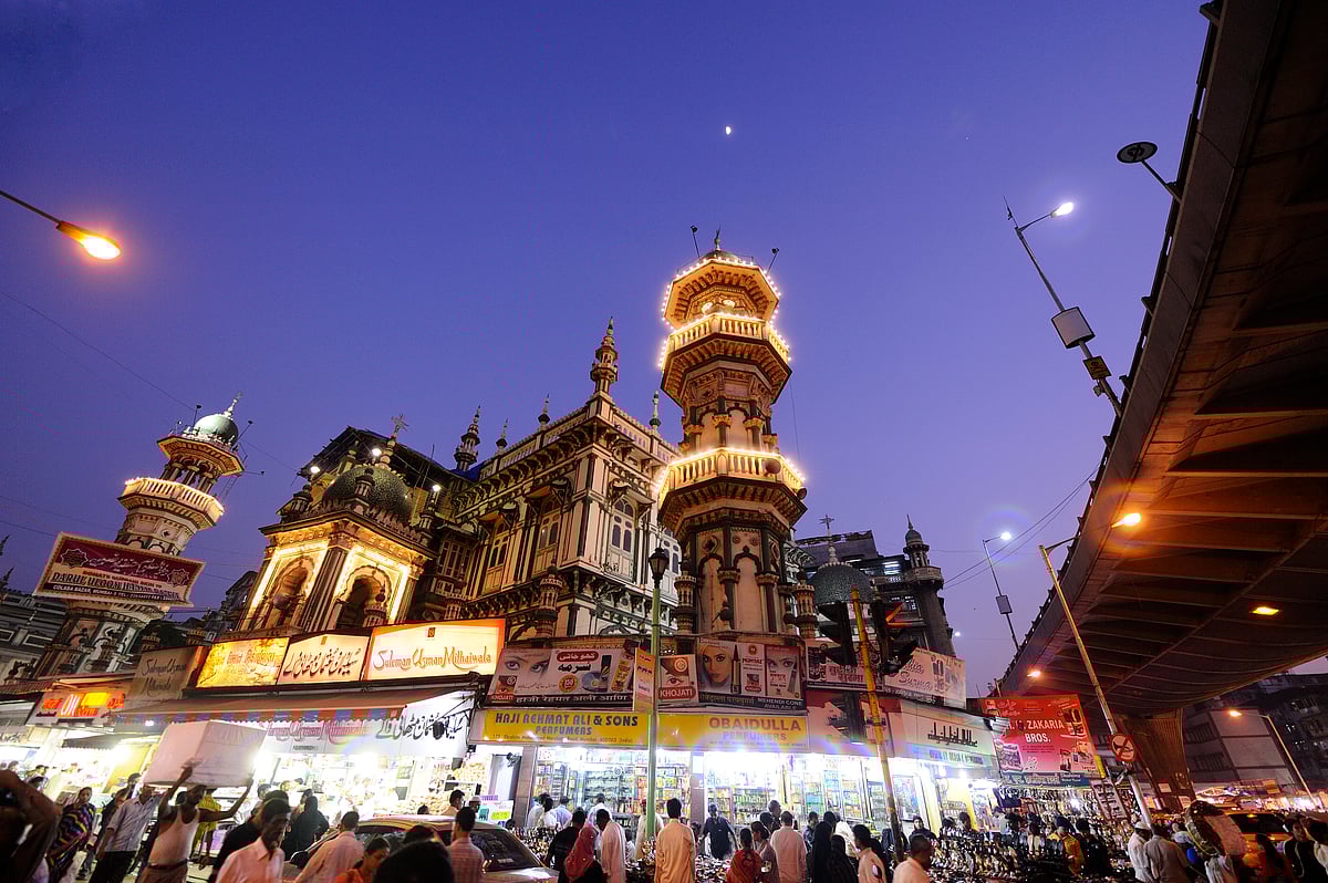 ممبئی کے محمد علی روڈ پر واقع مسجد / Getty Images