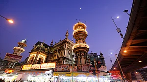 ممبئی کے محمد علی روڈ پر واقع مسجد / Getty Images