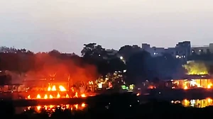شمشان ،قبرستان میں جگہ نہیں سرکار اعداد وشمار چھپا نے میں مصروف:اکھیلیش