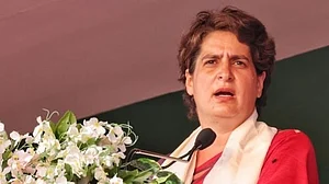 پرینکا گاندھی نے کیا ایل پی جی سلنڈر کی قیمت کو لے کر حکومت پر حملہ
