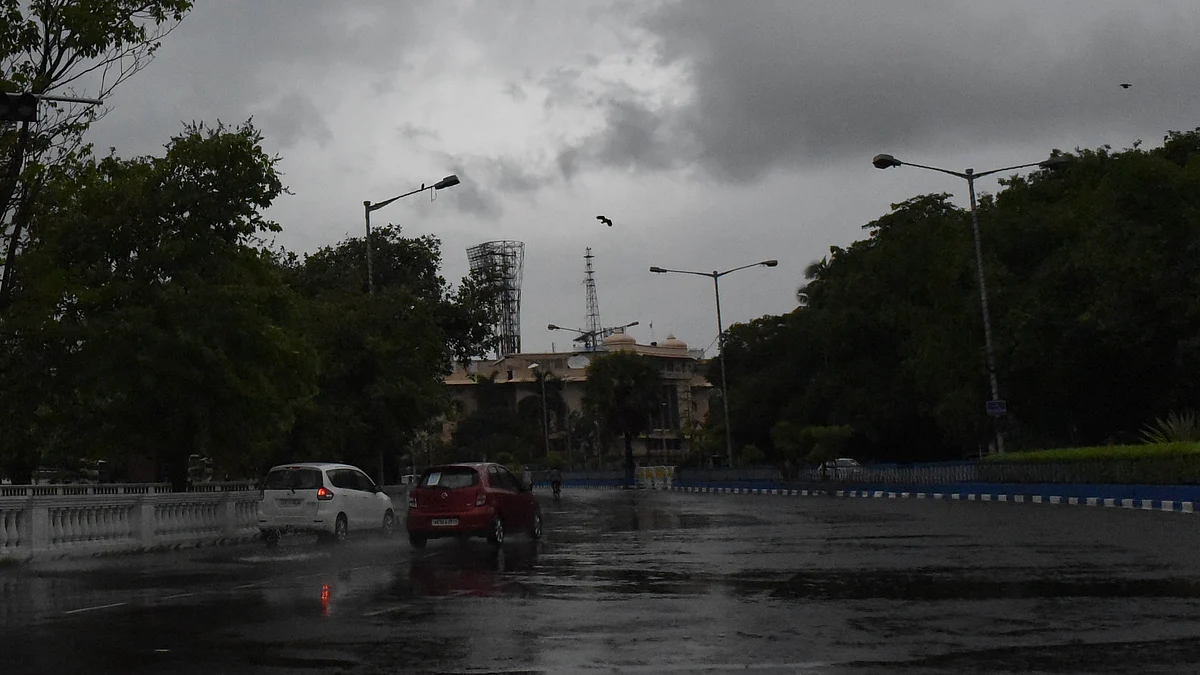 کولکاتا میں طوفان آنے سے پہلے کا منظر / یو این آئی