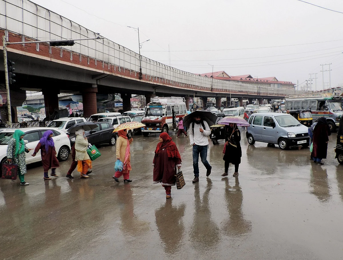 کشمیر میں بارشیں، 17 مئی تک موسم ناساز رہنے کی پیش گوئی