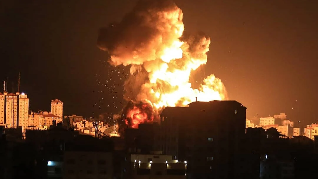 <div class="paragraphs"><p>غزہ پر بمباری، تصویر آئی اے این ایس</p></div>