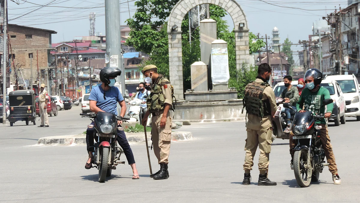 کشمیر میں کورونا کرفیو / یو این آئی