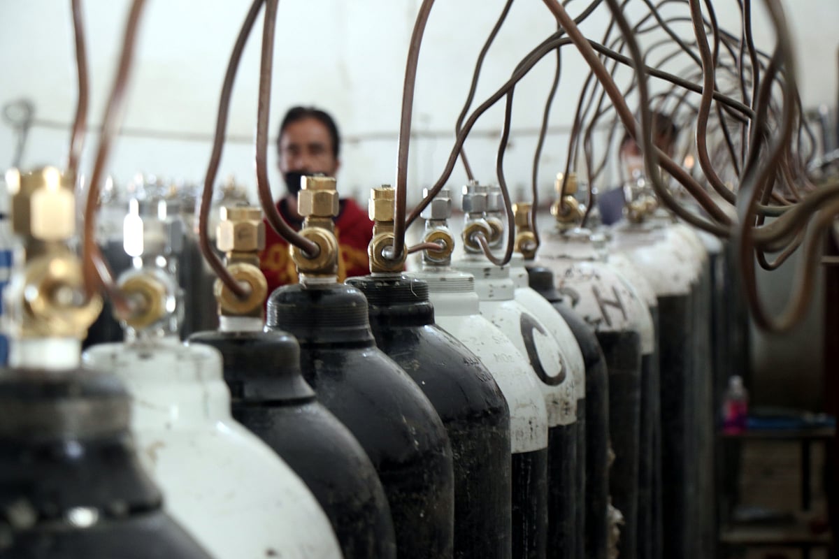 این جی اوز کے آکسیجن سلنڈروں کی ریفلنگ پر پابندی نہیں بلکہ اس عمل کو منظم کیا جا رہا ہے: ضلع مجسٹریٹ سری نگر