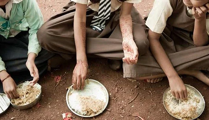 مودی حکومت غریب اور ضرورت مندوں کے تئیں پوری طرح لاپروا، پہلے بجٹ میں کٹوتی کی اور پھر خرچ میں بھی سستی