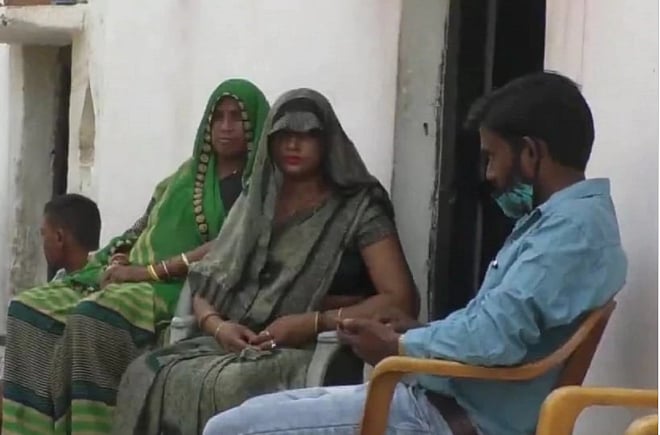 یو پی: دبنگوں نے نومنتخب دلت خاتون پردھان کا ہاتھ پکڑ کرسی سے اتارا