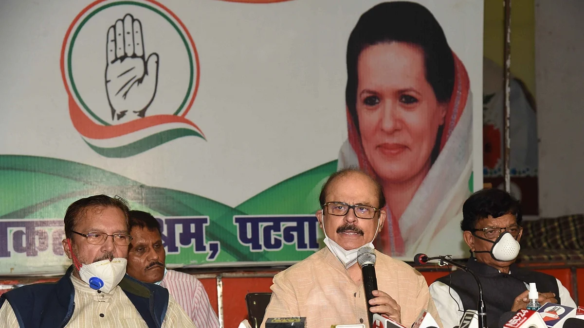 طارق انور صحافیوں سے خطاب کرتےہوئے تصویر اے آئی این ایس