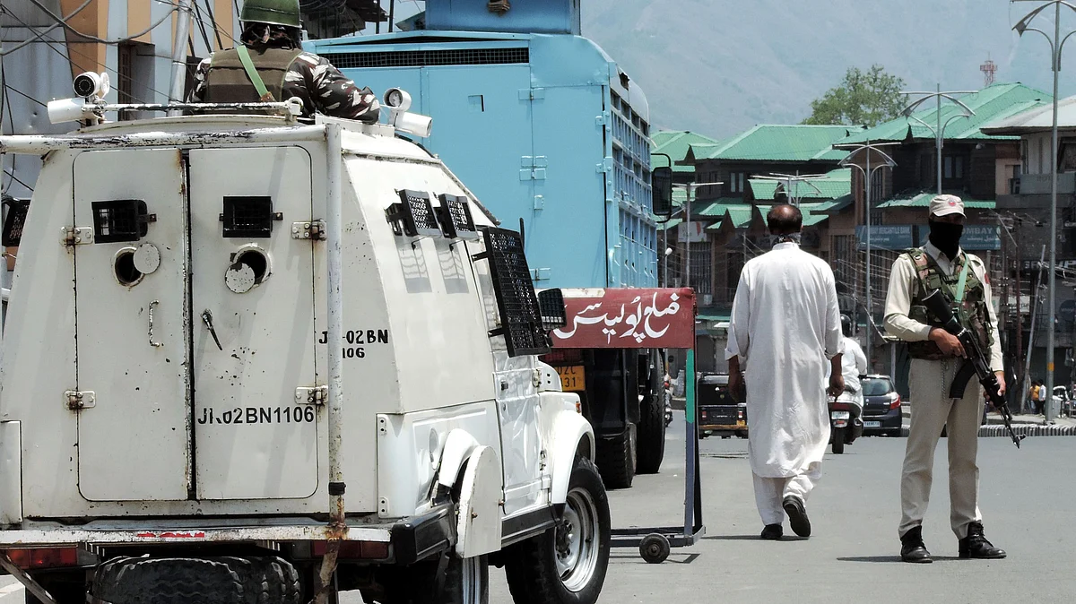 کشمیر میں سخت سیکیورٹی تصویر یو این آئی