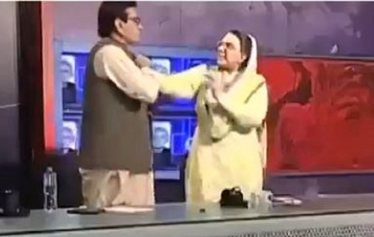 پاکستان ہوا شرمسار! لائیو شو میں عمران خان کی پارٹی کی خاتون لیڈر نے رکن پارلیمنٹ کو مارا تھپڑ
