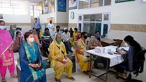 کورونا کی دوسری لہر میں شہروں کے مقابلہ دیہی علاقے زیادہ متاثر: رپورٹ