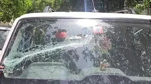 غازی پور بارڈر پر بی جے پی کارکنان اور کسانوں کے درمیان تصادم، گاڑیوں میں توڑ پھوڑ