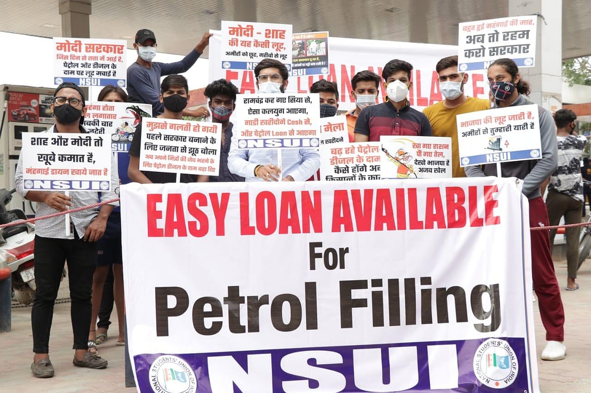 پٹرول-ڈیزل کی قیمتوں میں بے تحاشہ اضافہ کے خلاف دہلی کانگریس کا زبردست مظاہرہ، دیکھیں تصویری جھلکیاں
