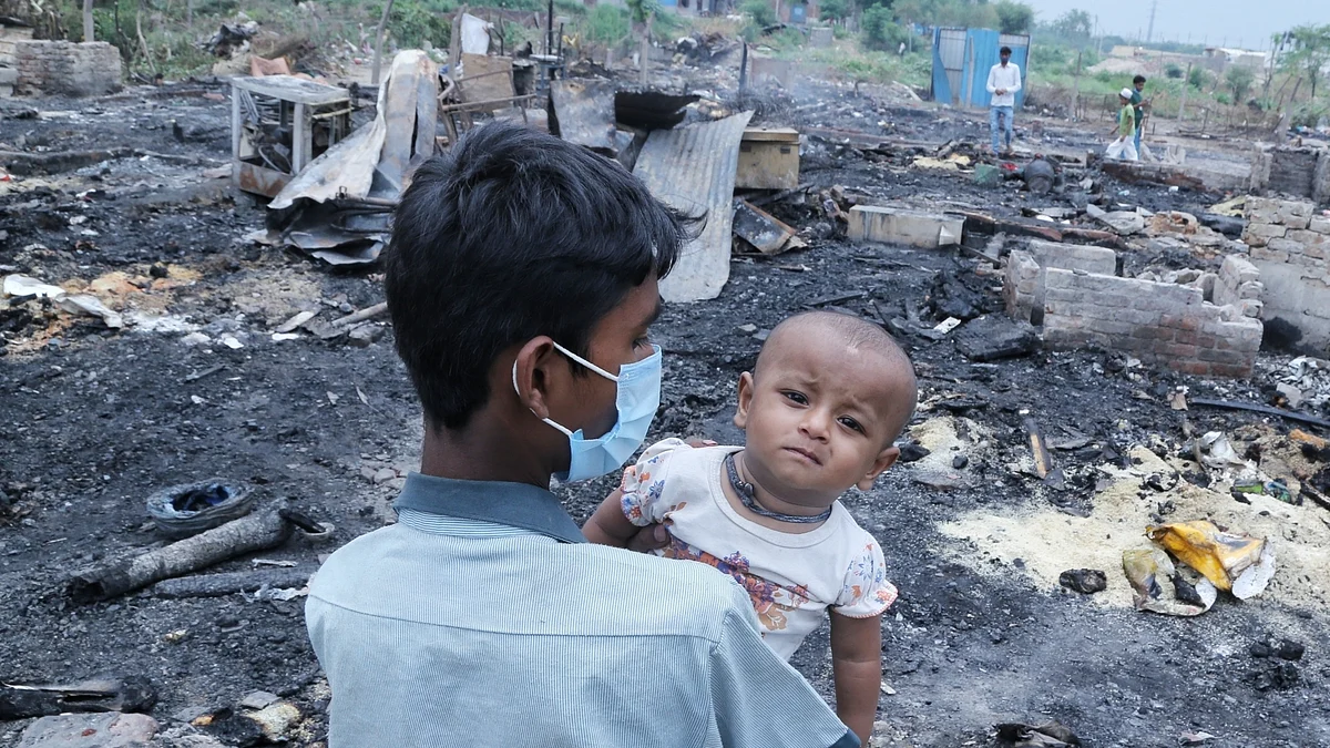 روہنگیا پناہ گزینوں کی جلی ہوئیں جھگیاں، تصویر آئی اے این ایس