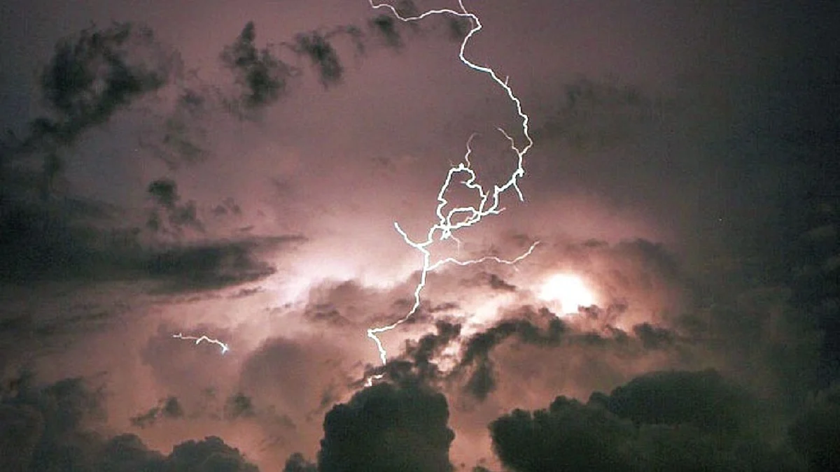 علامتی، آسمانی بجلی، تصویر آئی اے این ایس