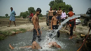 گرمی سے عوام بے حال، حکومت نے لو سے بچاؤ کے لیے جاری کی ایڈوائزری