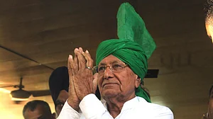 اوم پرکاش چوٹالہ نے 87 سال کی عمر میں 10ویں اور 12ویں کا امتحان پاس کیا، ہریانہ بورڈ سے حاصل کی مارک شیٹ