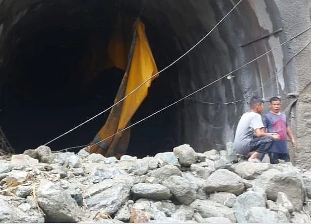 سکم میں تیز بارش کے سبب اندوہناک حادثہ، لینڈ سلائڈ میں بہہ گئے کئی مزدور