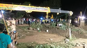 ایم پی: بچے کو بچانے گئے 30 افراد کنویں میں گر گئے، 4 کی موت، ریسکیو آپریشن جاری