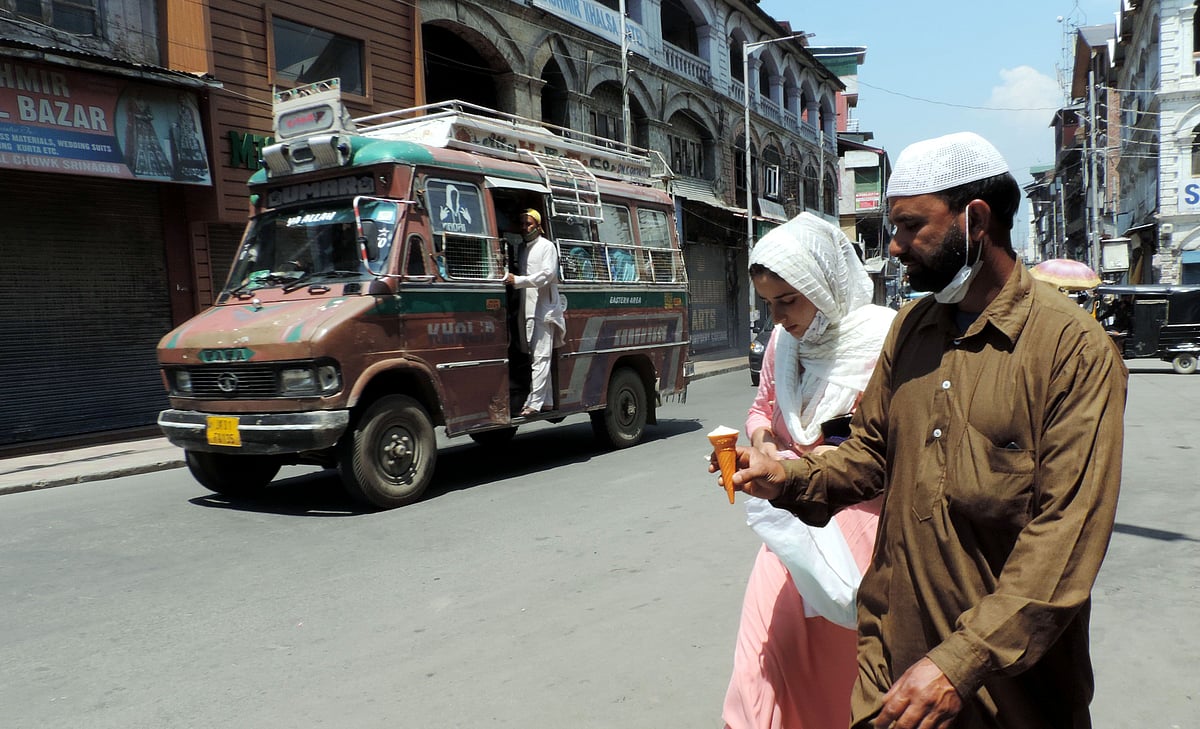 سری نگر میں ’ویک اینڈ‘ لاک ڈاؤن سے معمولات زندگی متاثر