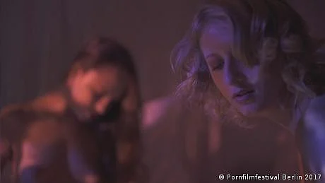 فحش مواد والی ويب سائٹ پر اب کھانے پکانے اور يوگا کی ويڈيوز