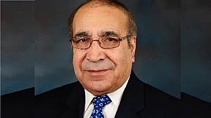 افغان صدر اشرف غنی نے ملک چھوڑا، علی احمد جلالی کو نئی عبوری حکومت کا سربراہ مقرر کئے جانے کا امکان