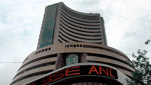 <div class="paragraphs"><p>شیئر مارکیٹ، فائل تصویر یو این آئی </p></div>