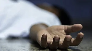 دہلی میں والد نے چار معذور بیٹیوں کے ساتھ اٹھایا افسوسناک قدم، اہلیہ کی وفات کے بعد تھا ذہنی دباؤ کا سامنا