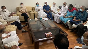 مانسون اجلاس: حزب اختلاف کی جماعتیں حکومت کے خلاف متحد، آئندہ حکمت عملی کے لئے اجلاس کا انعقاد