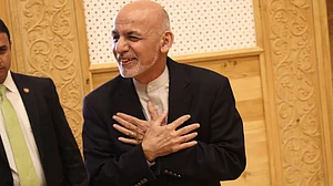 پیسوں سے بھری چار گاڑیاں اور ایک ہیلی کاپٹر اشرف غنی اپنے ساتھ لے گئے۔ روس کا دعوی