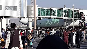 افغانستان: طالبان نے حامد کرزئی انٹرنیشنل ائیر پورٹ کا نام تبدیل کر دیا!