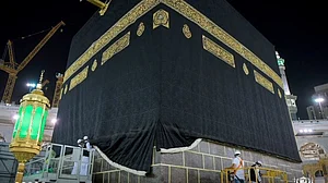 مسجد حرام میں خانہ کعبہ کے غلاف کی تبدیلی کی تیاری مکمل