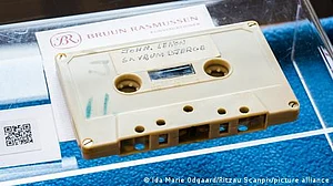 جان لینن کا ان سنا گانا اور انٹرویو نیلامی کے لیے پیش