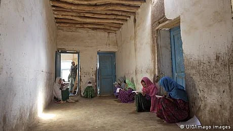 افغانستان: بچیوں کی تعلیم کو ایک بڑا دھچکا