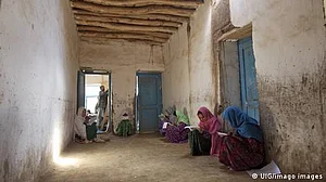 افغانستان: بچیوں کی تعلیم کو ایک بڑا دھچکا