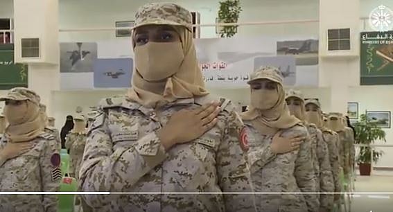 بدلتا سعودی عرب ، پہلے خواتین فوجی دستے کی تربیت مکمل