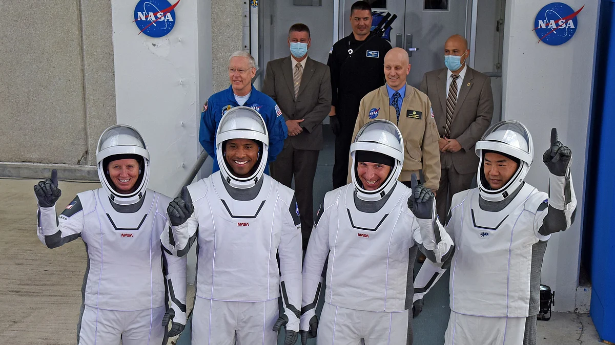 اسپیس ایکس کے خلائی جہاز پر روانہ ہونے والے عام شہری / Getty Images