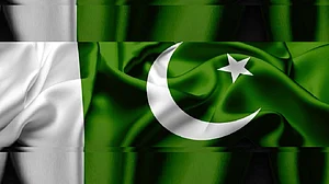 پاکستان: پی ٹی آئی لیڈران کے بعد اب صحافیوں کی گرفتاری کا سلسلہ شروع، فوج کے خلاف منھ کھولنے پر کارروائی!