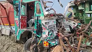 بارہ بنکی میں خوفناک سڑک حادثہ، 14 افراد ہلاک، متعدد زخمی