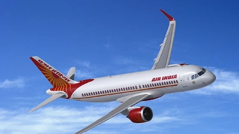 ایران-اسرائیل کشیدگی کے اثرات، سونے کی قیمت ایک لاکھ روپے فی 10 گرام سے متجاوز